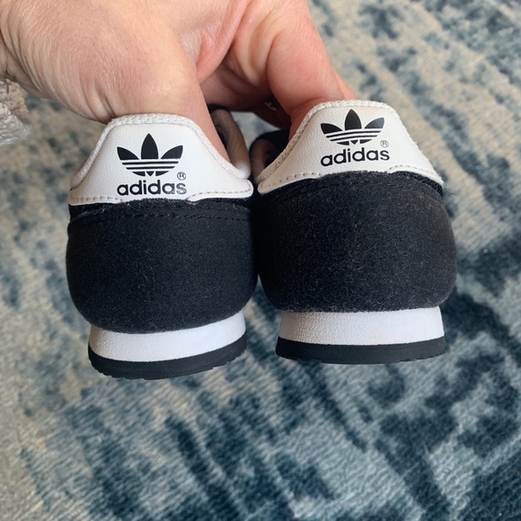 Unisex black adidas toddler Velcro shoes size 10.5 - Picture 7 of 9